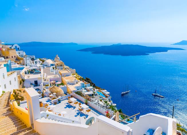 Santorini caldera suite couples escape